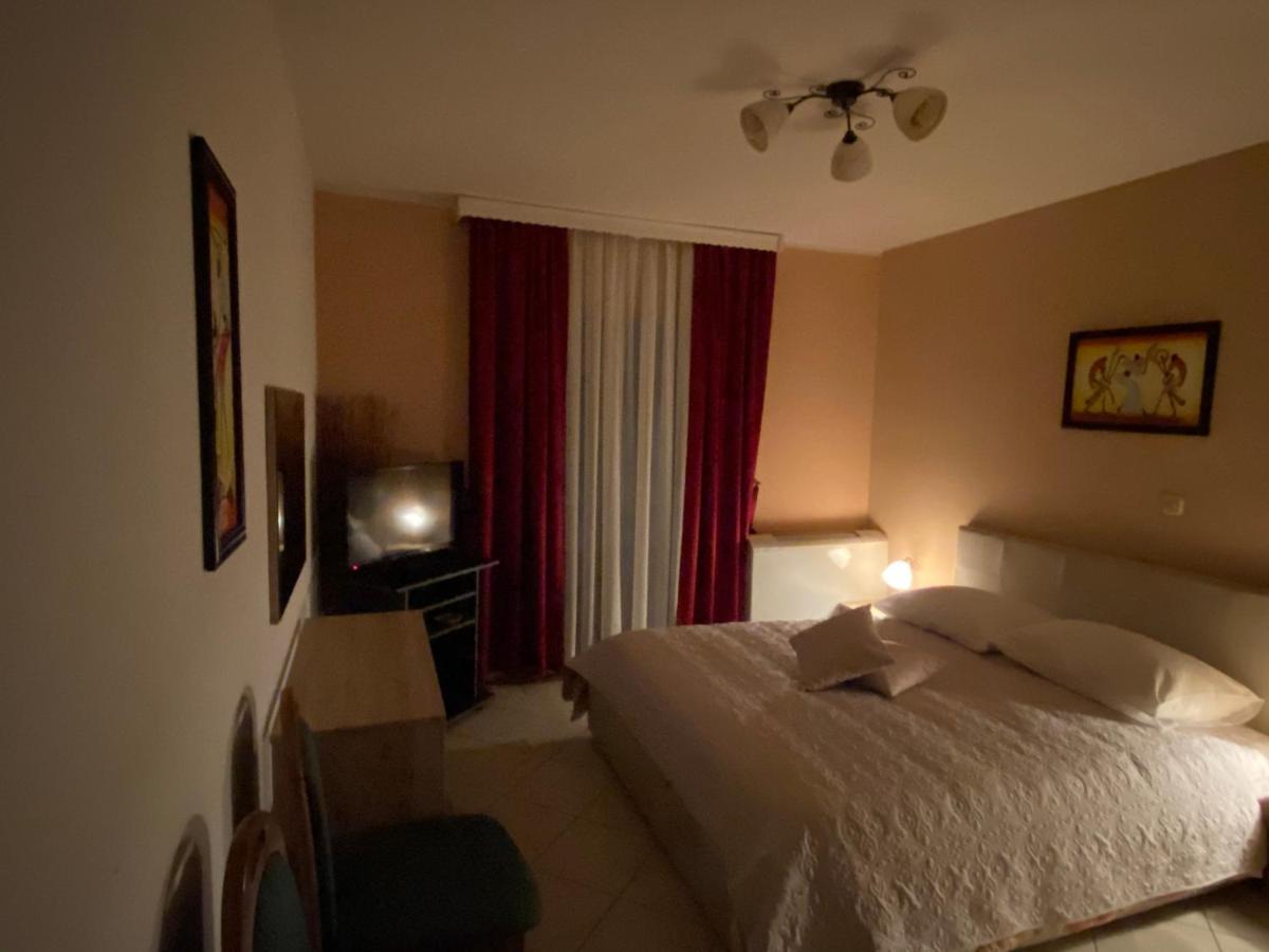 Hotel Aurora プーラ エクステリア 写真