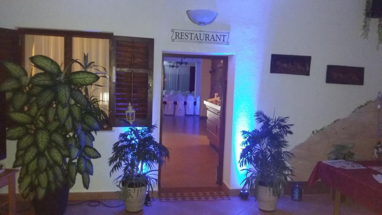 Hotel Aurora プーラ エクステリア 写真